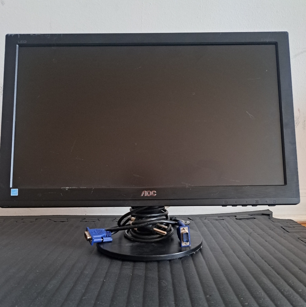 19 inch monitor with connection wires- AOC